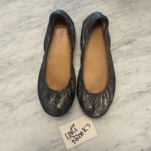 🖤🩶Tieks size 9 Dragos Metallic Leather 🩶🖤Flats
